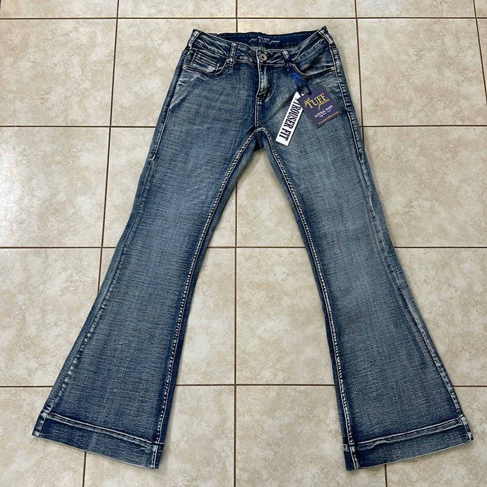 Cowgirl Tuff 27x31